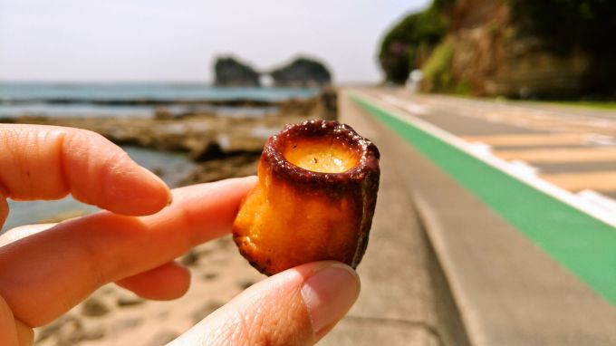 カヌレと円月島